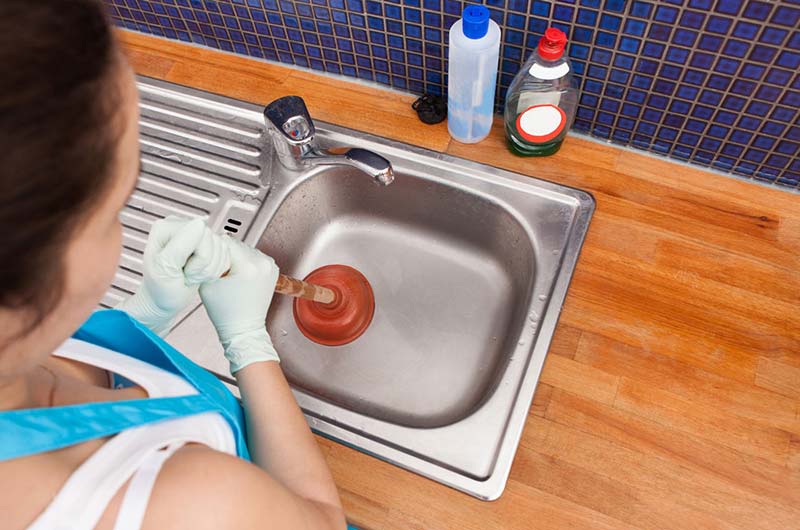 4 روش باز کردن و رفع گرفتگی لوله سینک ظرفشویی